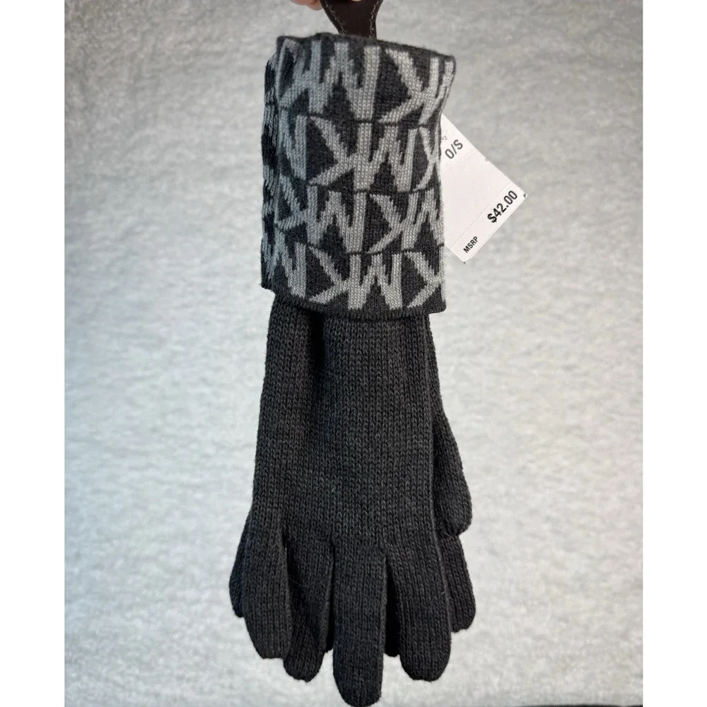 NEW Michael Kors Black Gray Knit Gloves MK Logo Cuffed Winter Women’s Gloves O/S